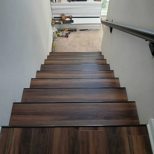Darbon-86246-LVP-on-Steps-2024-Picture-2